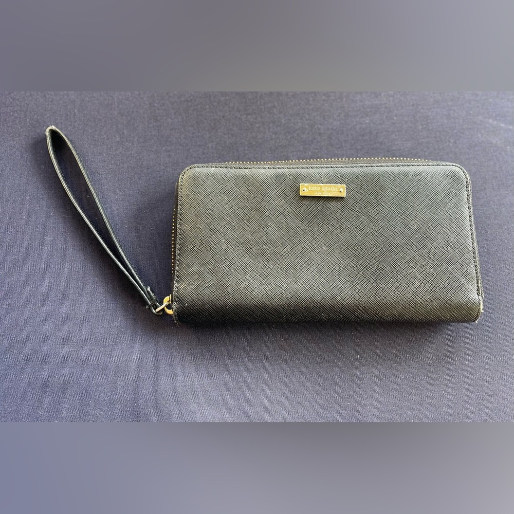 Pre-loved  Kate Spade New York Zip Wristlet Case